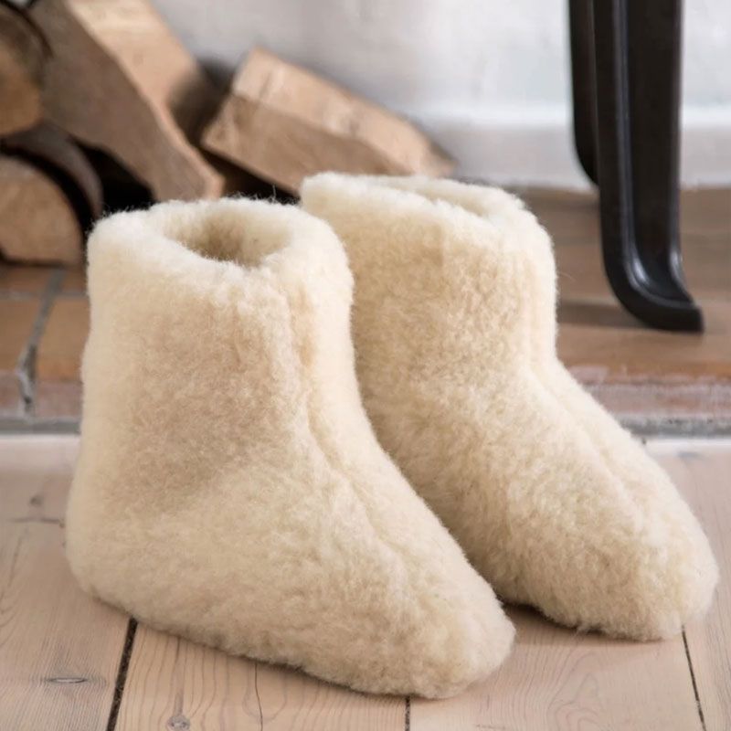 The Cozy Sheep - Høye ulltøfler - Hvit