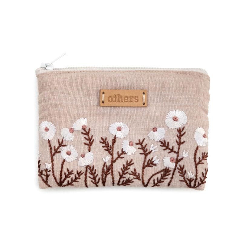 Others - Håndbrodert lommebok liten hvite blomster