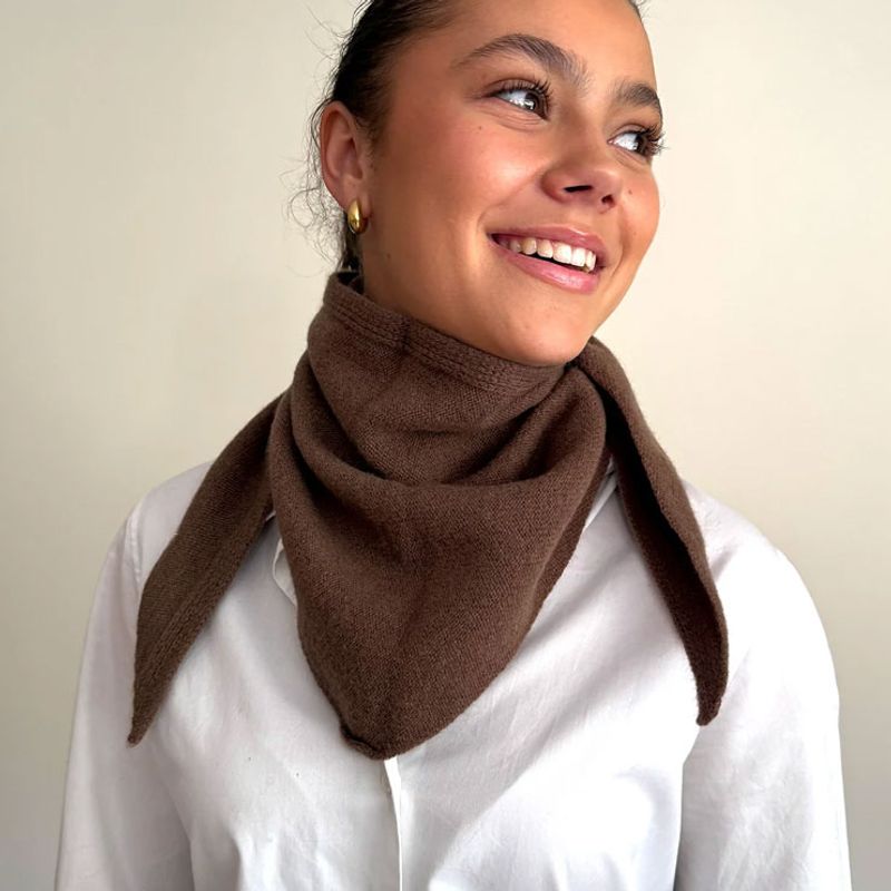 A&C - Trekantskjerf 100 % lammeull (flere farger)