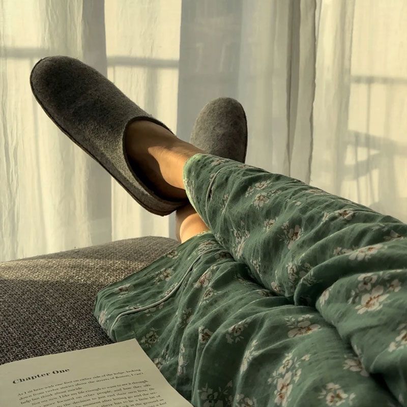 The Cozy Sheep - Filttøfler - Lys grå